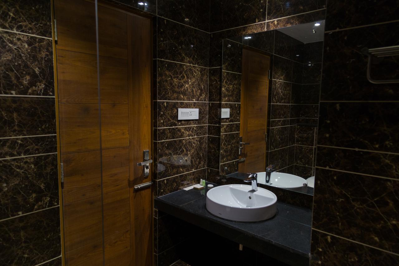 Hotel Hills Tirupattur Tiruppatur Eksteriør bilde