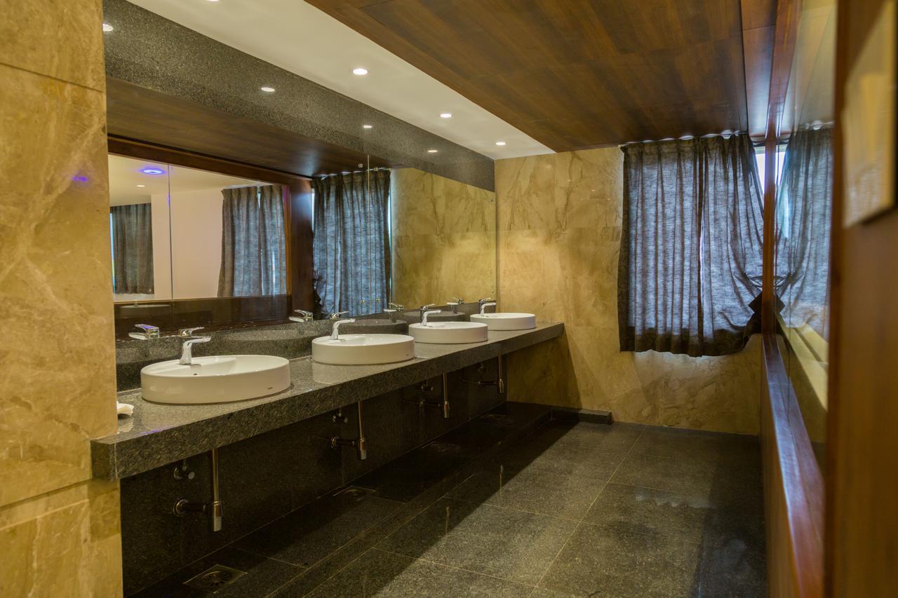 Hotel Hills Tirupattur Tiruppatur Eksteriør bilde
