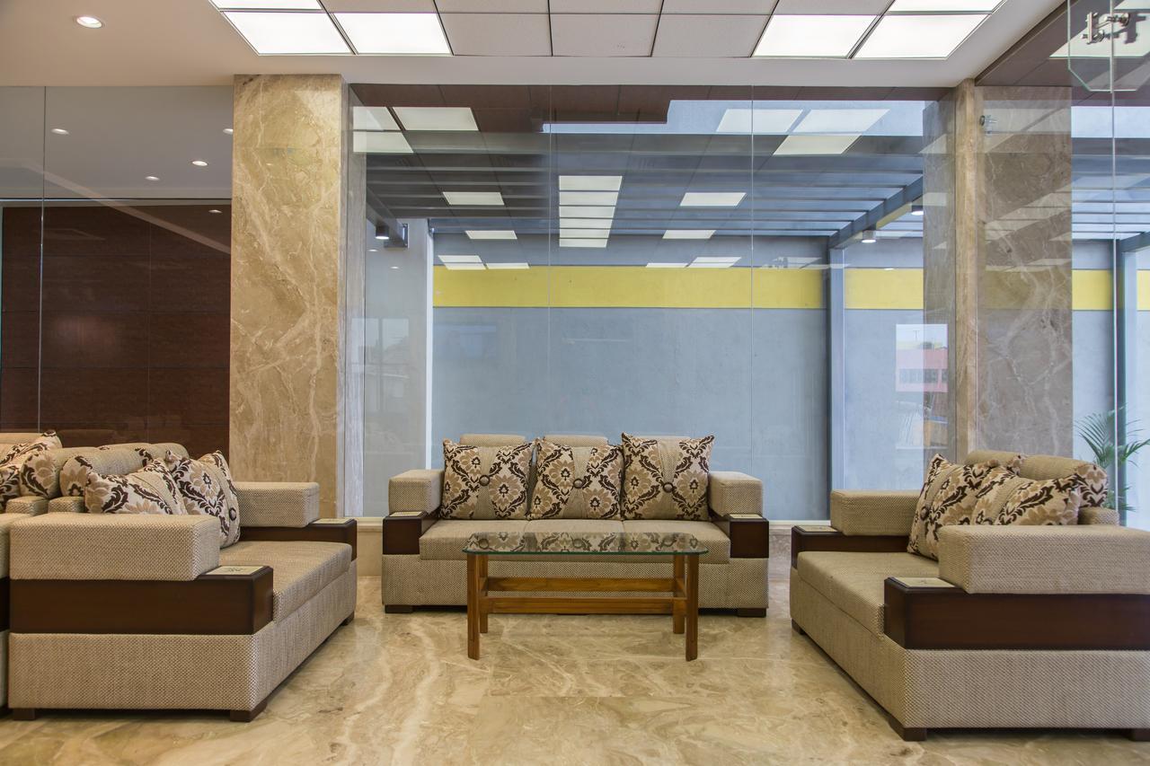 Hotel Hills Tirupattur Tiruppatur Eksteriør bilde