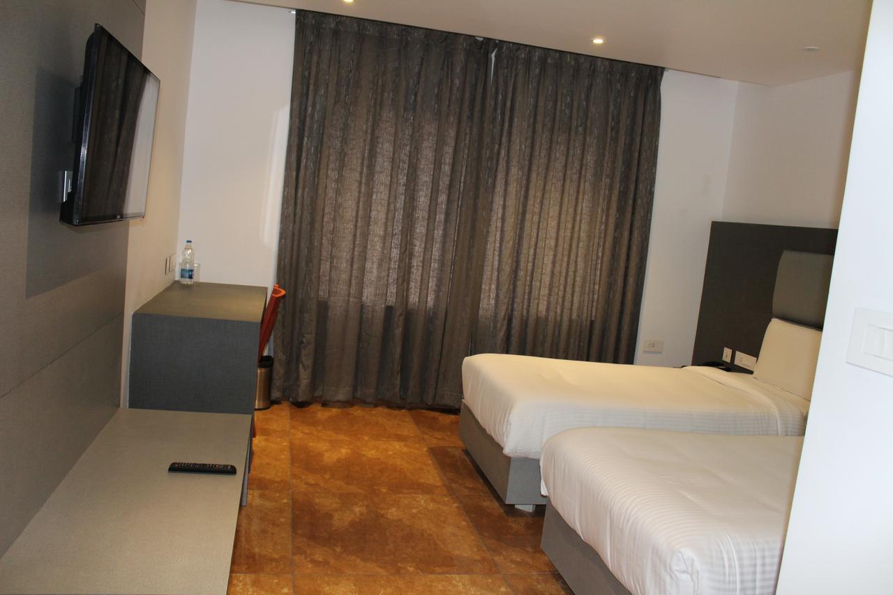 Hotel Hills Tirupattur Tiruppatur Eksteriør bilde