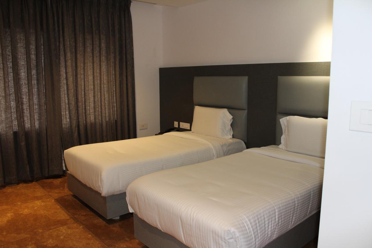 Hotel Hills Tirupattur Tiruppatur Eksteriør bilde