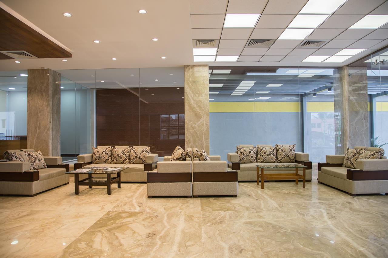 Hotel Hills Tirupattur Tiruppatur Eksteriør bilde